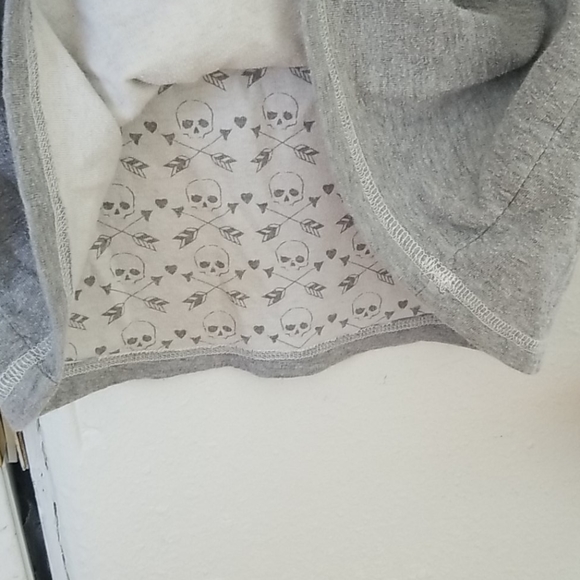 Gray long sleeves skull sweatshirt top - Picture 3 of 7